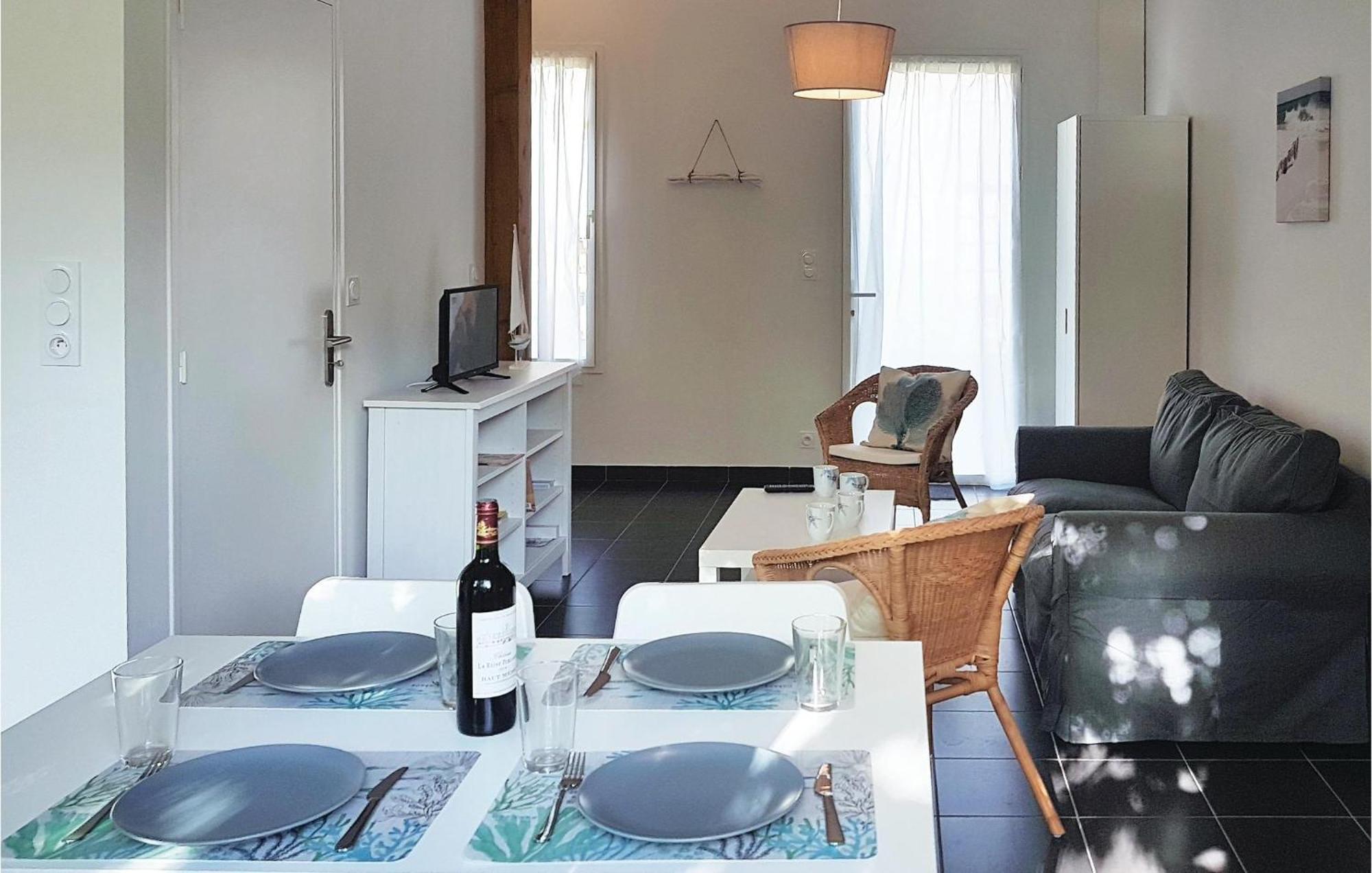 Beautiful Home In Erdeven With Kitchenette Exterior photo